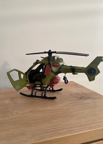 Oyuncak helikopter ve asker - Görsel 5
