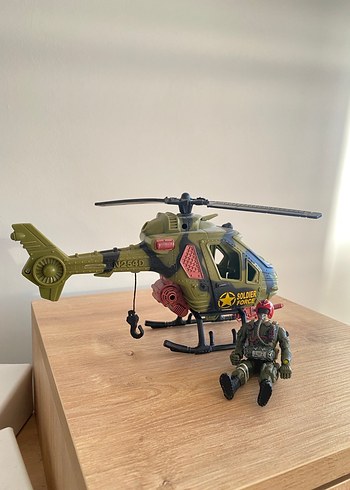 Oyuncak helikopter ve asker - Görsel 6