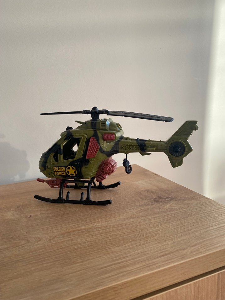 Oyuncak helikopter ve asker - Görsel 4