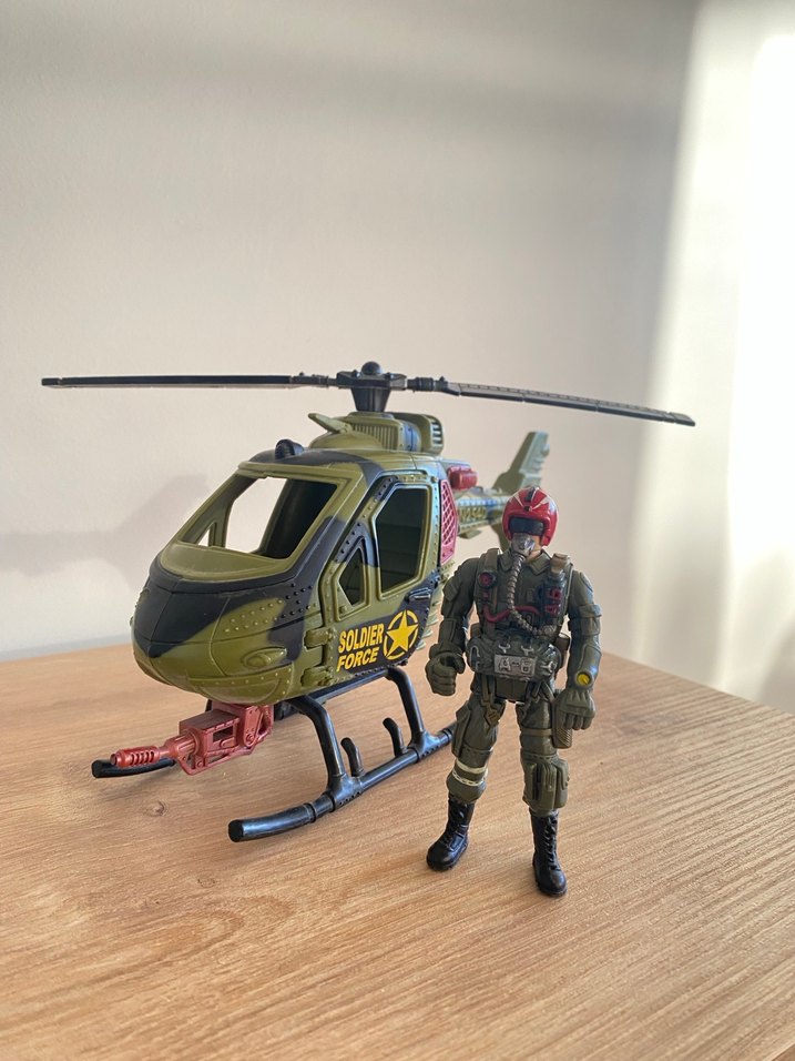 Oyuncak helikopter ve asker - Görsel 2