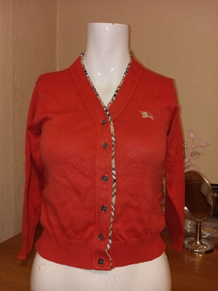 Düğmeli Kırmızı V Yaka Kadın Hırka - Görsel 3