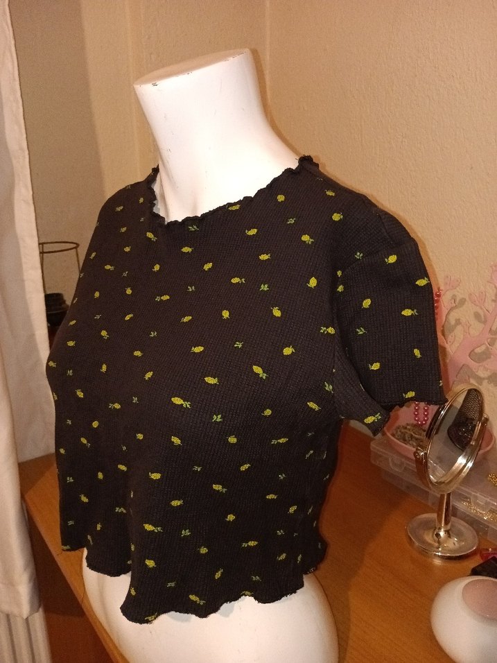 Kısa Kollu Mini Siyah Desenli Kadın Tişört - Görsel 2