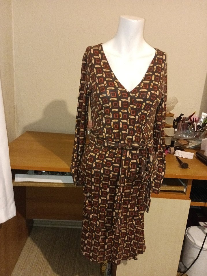 Kahverengi V Yaka Uzun Kollu Desenli Elbise - Görsel 2
