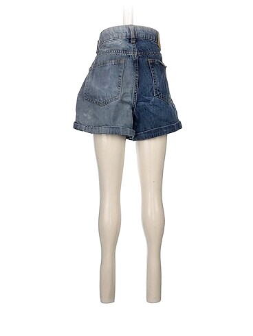 34 Beden Bershka Mini Şort %70 İndirimli.