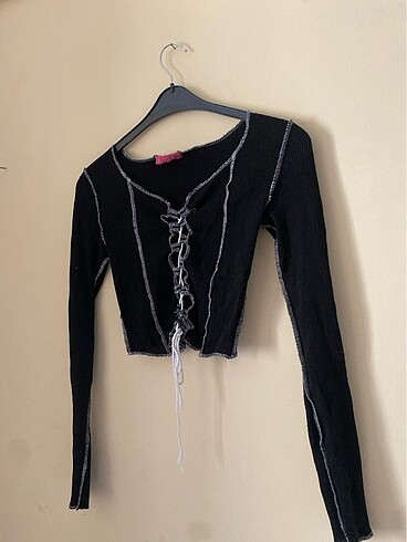 Bağcık detaylı crop bluz