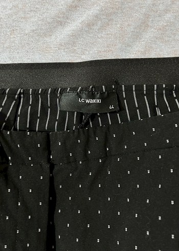 Düğmeli Siyah Puantiyeli Kadın Kumaş Pantolon - Görsel 3