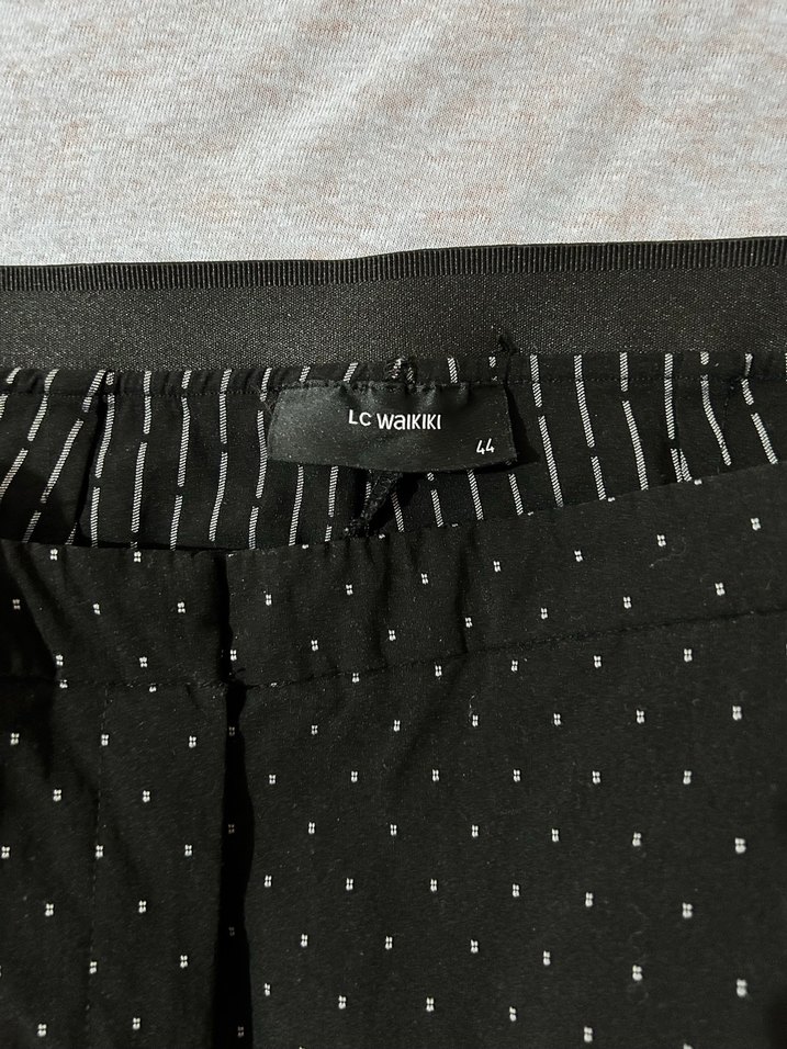 Düğmeli Siyah Puantiyeli Kadın Kumaş Pantolon - Görsel 3