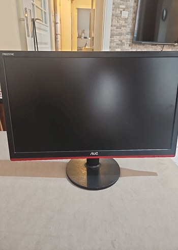 Kırmızı AOC Monitör