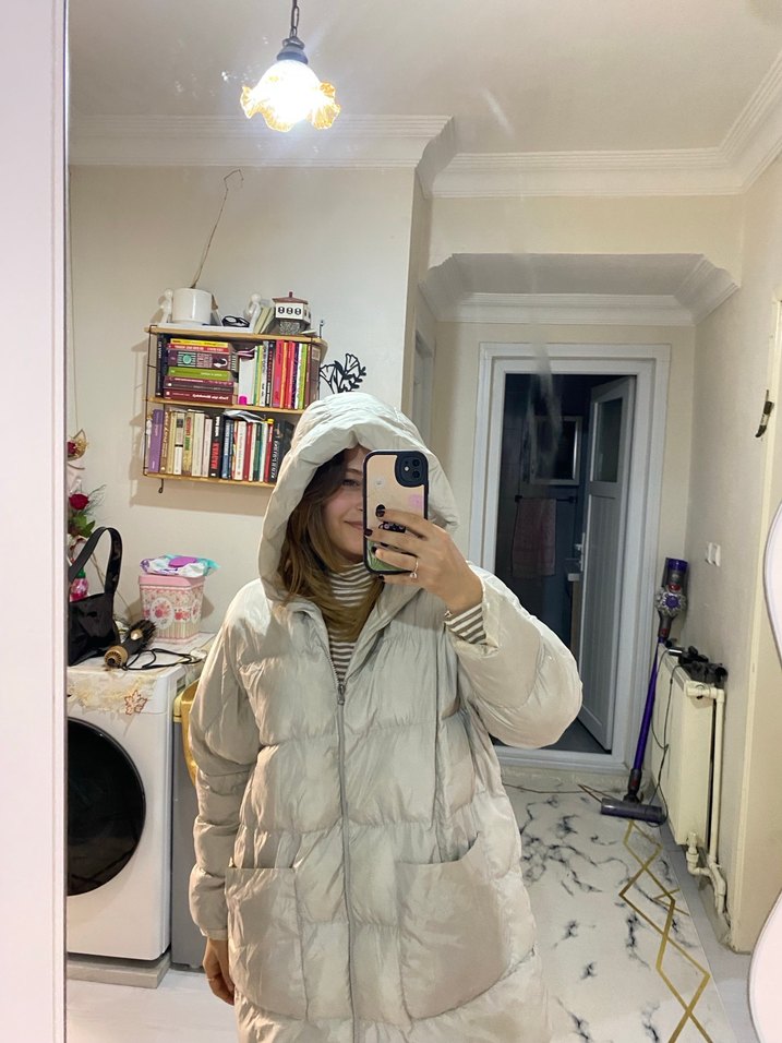 Beyaz Kapüşonlu Puff Mont - Görsel 2