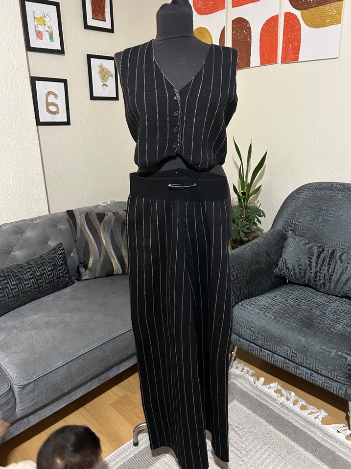 Kemerli Siyah Çizgili Kadın Uzun Takım - Görsel 4