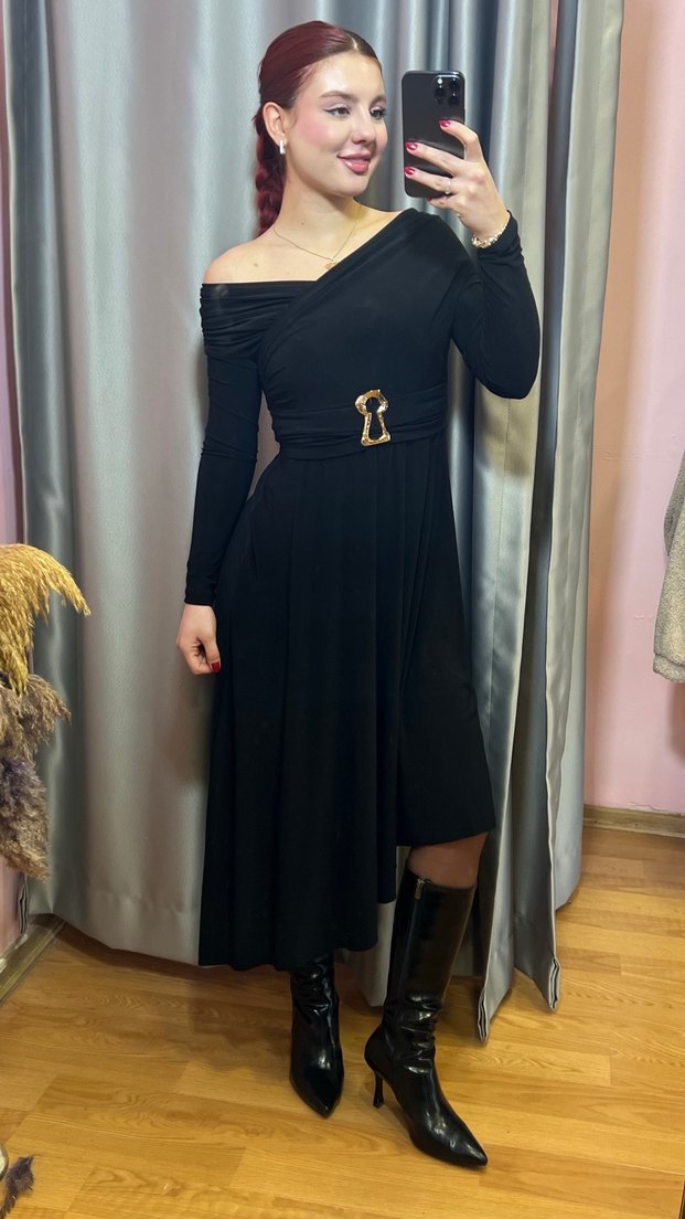 Omuz Dekolteli Siyah Deri Uzun Elbise - Görsel 3