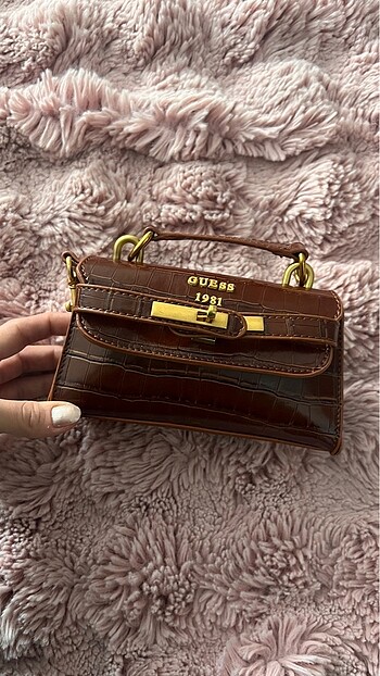 guess deri çanta