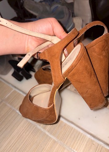 Topuklu ayakkabı - Görsel 2