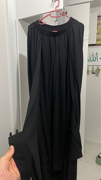 Siyah tesettür çarçaf