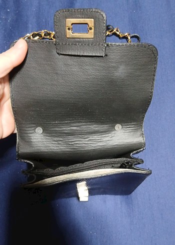 Zincir Detaylı Siyah Deri Yılan Desenli Çanta - Görsel 4