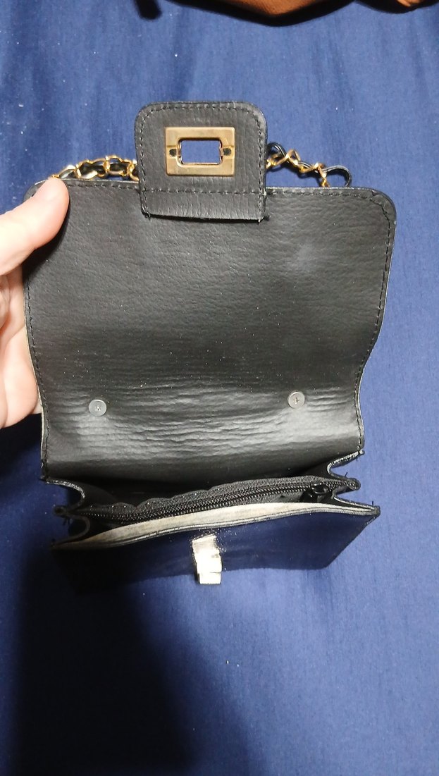 Zincir Detaylı Siyah Deri Yılan Desenli Çanta - Görsel 4