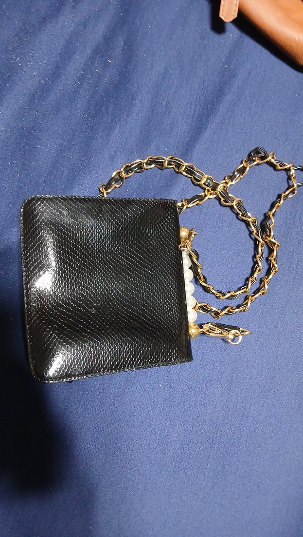 Zincir Detaylı Siyah Deri Yılan Desenli Çanta - Görsel 3