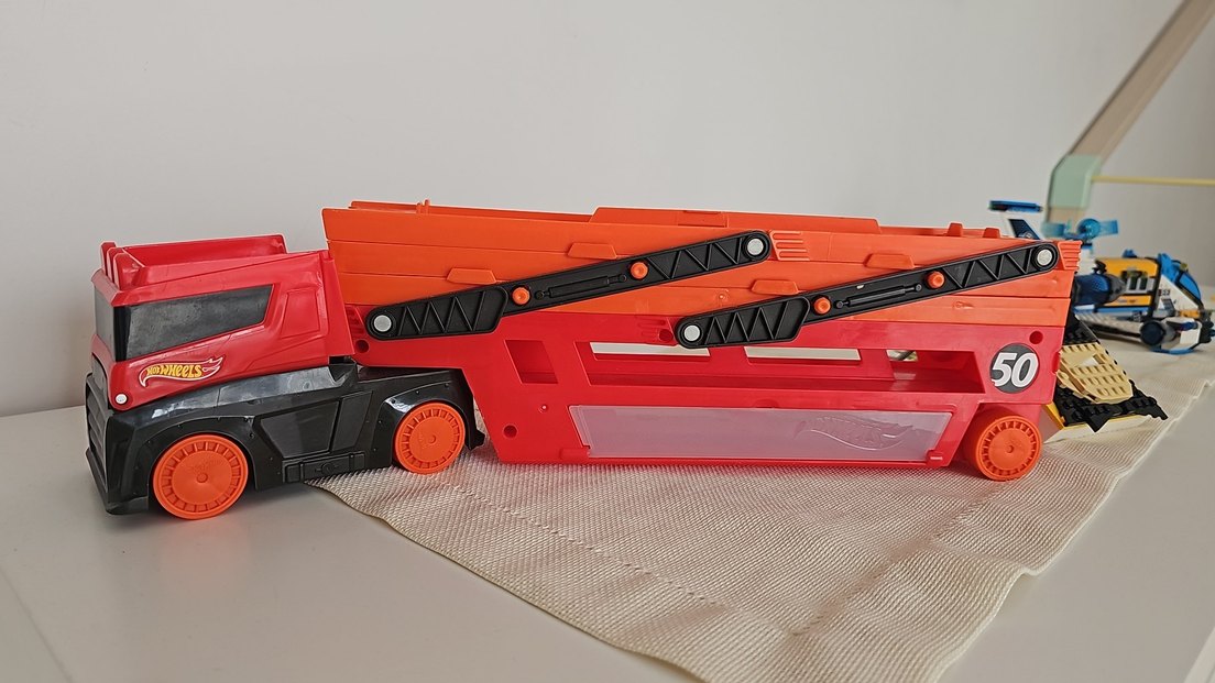 Hot Wheels Mega Tır Kırmızı Oyuncak Araba - Görsel 2