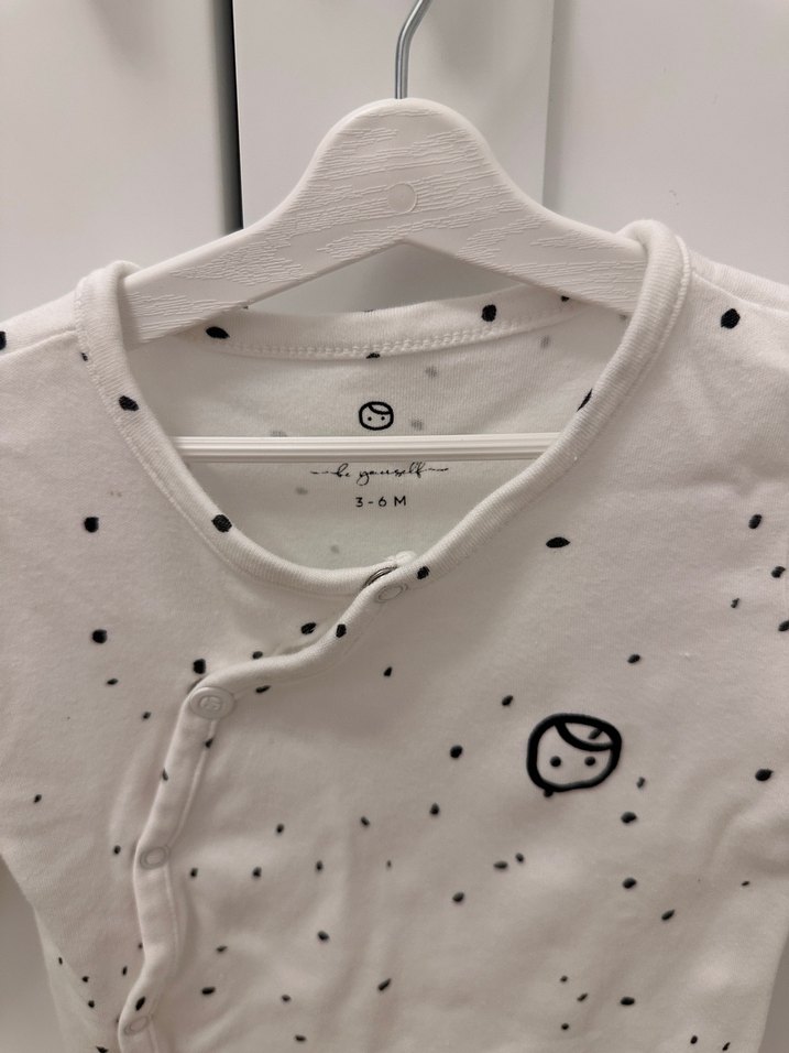 Uzun Kollu Beyaz Puantiyeli Bebek Tulum - Görsel 2