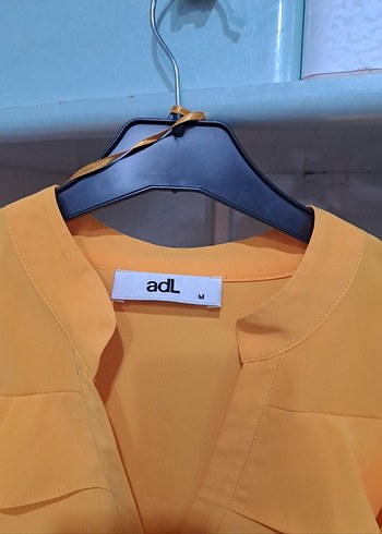 Sarı V Yakalı Kadın Bluz - Görsel 3