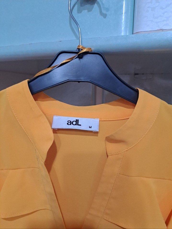 Sarı V Yakalı Kadın Bluz - Görsel 3