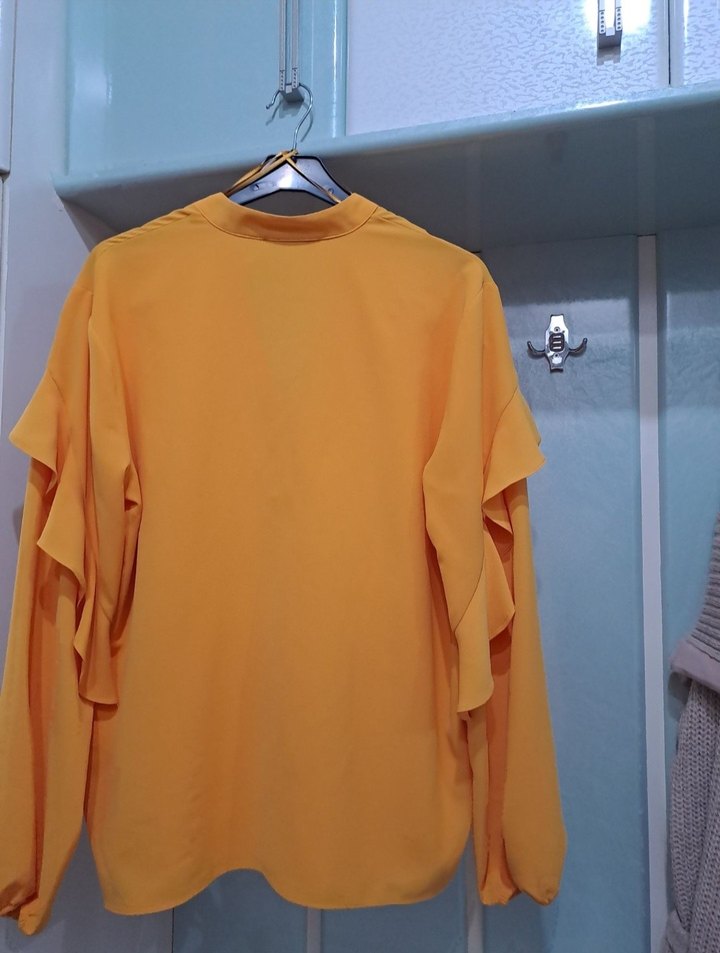 Sarı V Yakalı Kadın Bluz - Görsel 2