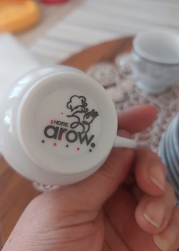 Gri desenli beyaz fincan ve tabak seti - Görsel 4