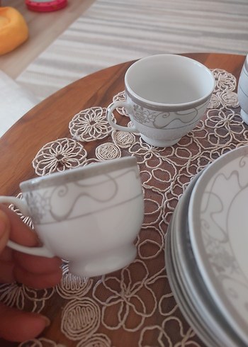 Gri desenli beyaz fincan ve tabak seti - Görsel 3