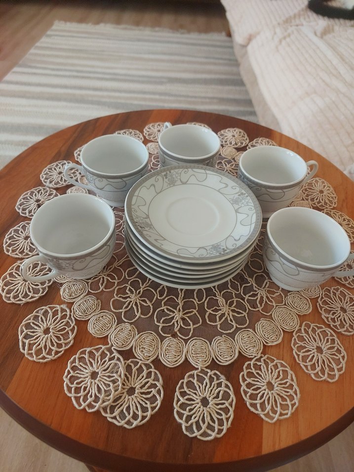 Gri desenli beyaz fincan ve tabak seti - Görsel 5