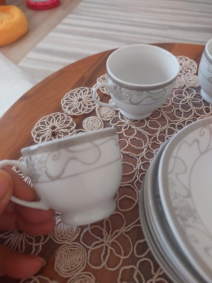 Gri desenli beyaz fincan ve tabak seti - Görsel 3