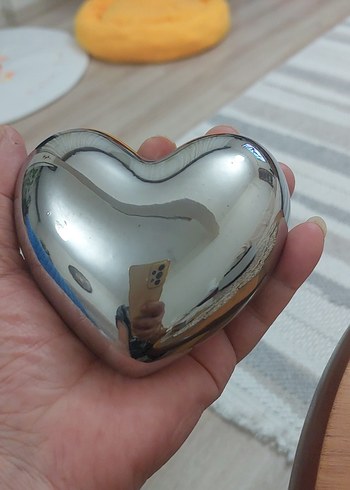 Parlak Gri Kalp Şeklinde Süs. - Görsel 2