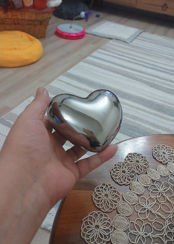 Parlak Gri Kalp Şeklinde Süs. - Görsel 4