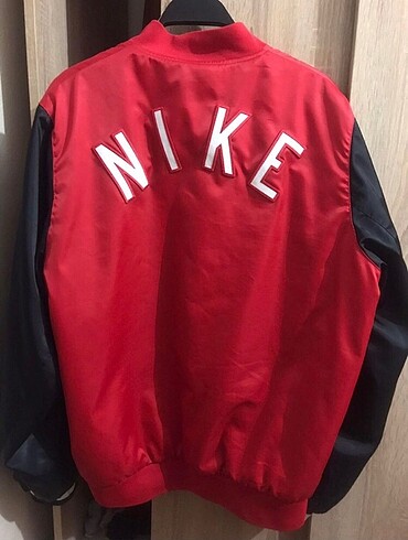Nike L Beden mont
