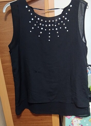 Tül detaylı zımbalı t-shirt