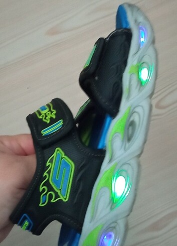 Skechers ışıklı sandalet