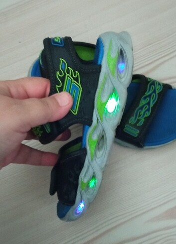 32 Beden Skechers ışıklı sandalet