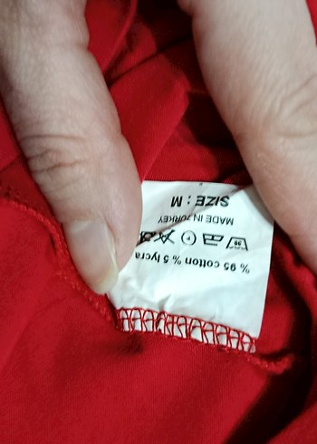 Kırmızı Baskılı Spor Tişörtü - Görsel 3