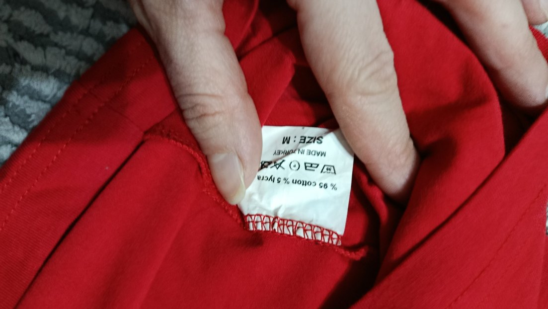 Kırmızı Baskılı Spor Tişörtü - Görsel 3