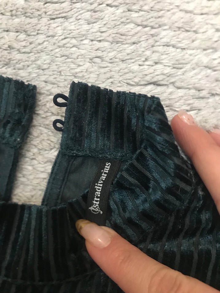 Kadife boğazlı kolsuz bluz koyu petrol yeşili renginde - Görsel 4