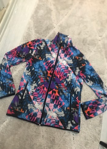 Eşofman üstü Nike M-L bedene uyumludur - Görsel 2