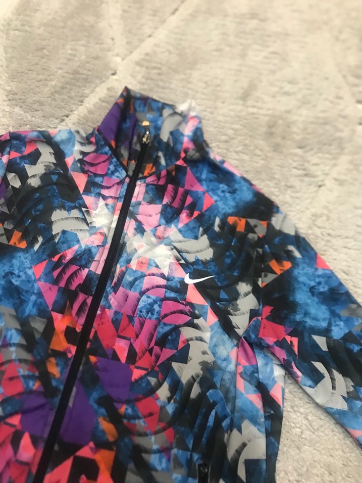 Eşofman üstü Nike M-L bedene uyumludur - Görsel 3