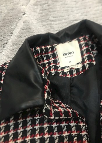 Düğmeli Kısa Kareli Kadın Blazer - Görsel 4