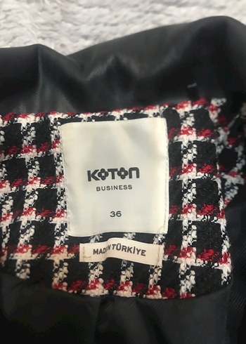 Düğmeli Kısa Kareli Kadın Blazer - Görsel 5