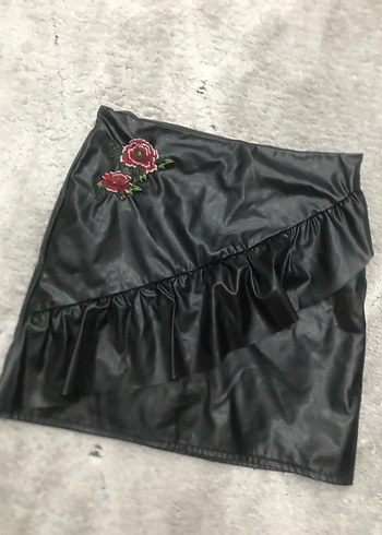 Siyah Mini Etek, Fırfırlı ve Nakışlı - Görsel 2