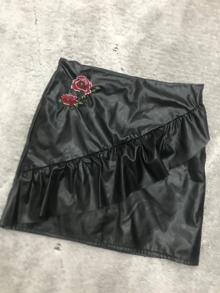 Siyah Mini Etek, Fırfırlı ve Nakışlı - Görsel 2