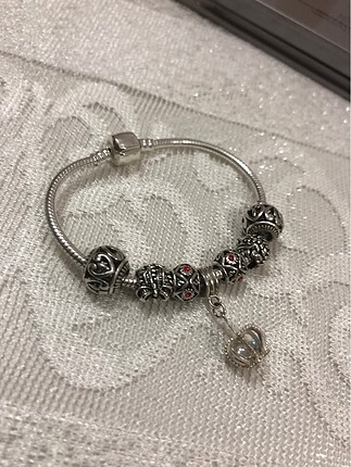 Pandora tarzı charm bileklik