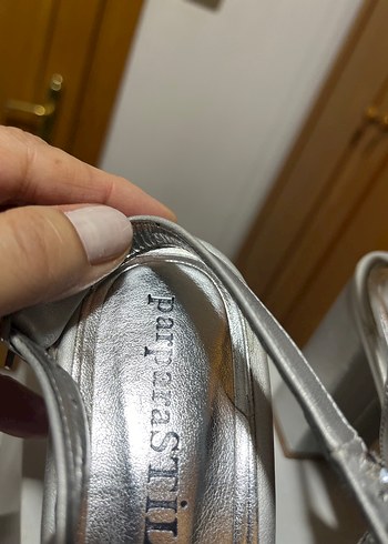 Boncuk İşlemeli Gri Yüksek Topuklu Kadın Ayakkabı - Görsel 3