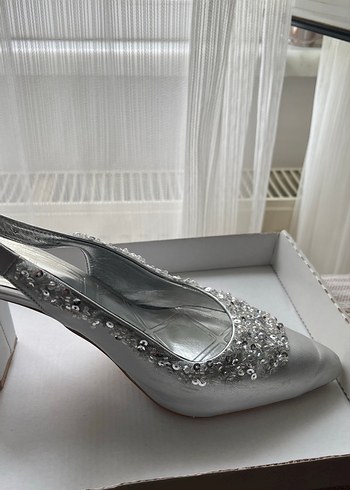 Boncuk İşlemeli Gri Yüksek Topuklu Kadın Ayakkabı - Görsel 7