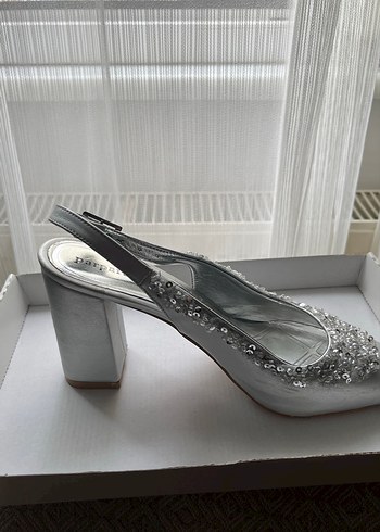 Boncuk İşlemeli Gri Yüksek Topuklu Kadın Ayakkabı - Görsel 8