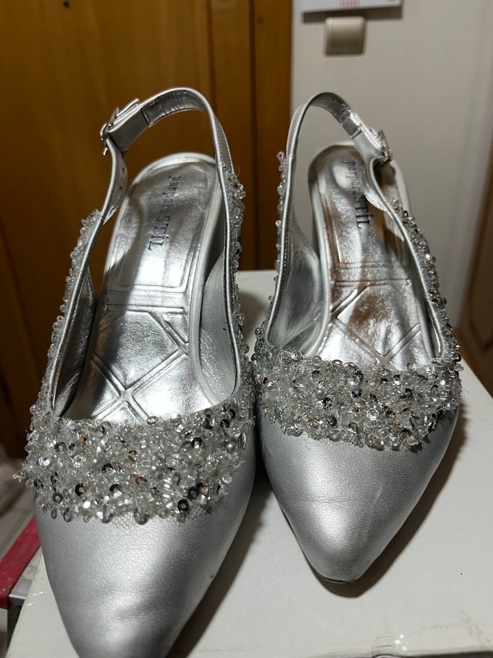 Boncuk İşlemeli Gri Yüksek Topuklu Kadın Ayakkabı - Görsel 2